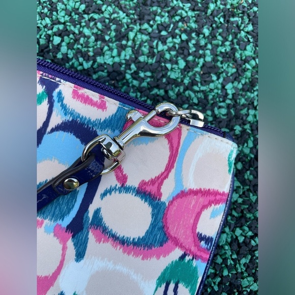 Coach Wristlet ,Coach Vibrant Patterned Wristlet,Coach Wallet. - Picture 4 of 10